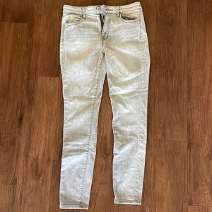 American Eagle Hi-Rise Super Stretch Jeggings - Distressed Gray Color